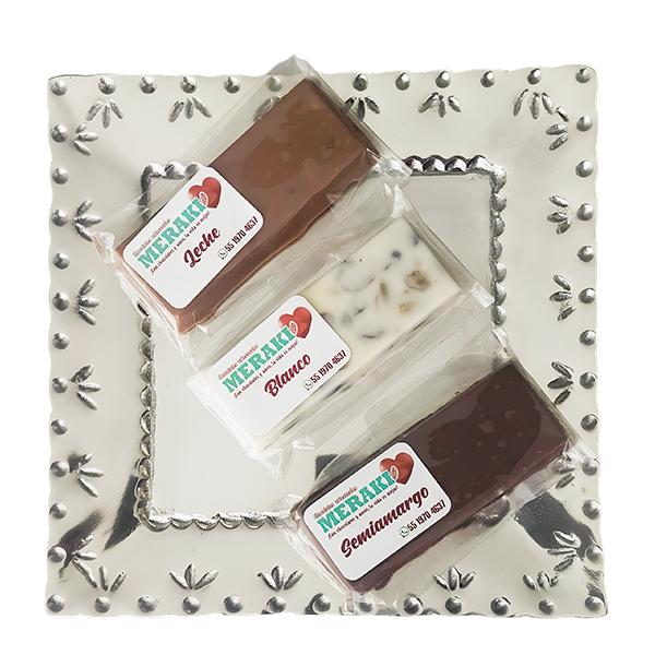 Barras de chocolate semiamargo, de leche y blancos con frutos secos